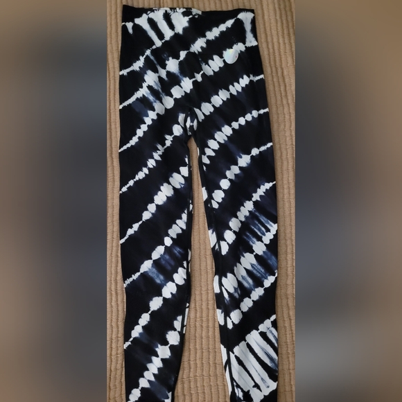 Victoria's Secret Pink bundle Leggings - Picture 3 of 7